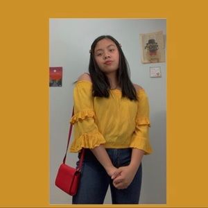 GUESS Fun Off-the-shoulder Top